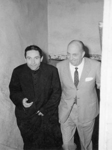 Il parroco di S.Apollonia Don Antonio Bottoglia e il presidente dell'AC Mantova Giuseppe Nuvolari durante l'incontro presso l'oratorio di S.Apollonia (ottobre 1959)